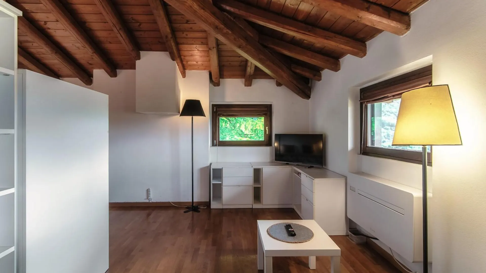Valles & Mars Como Apartment