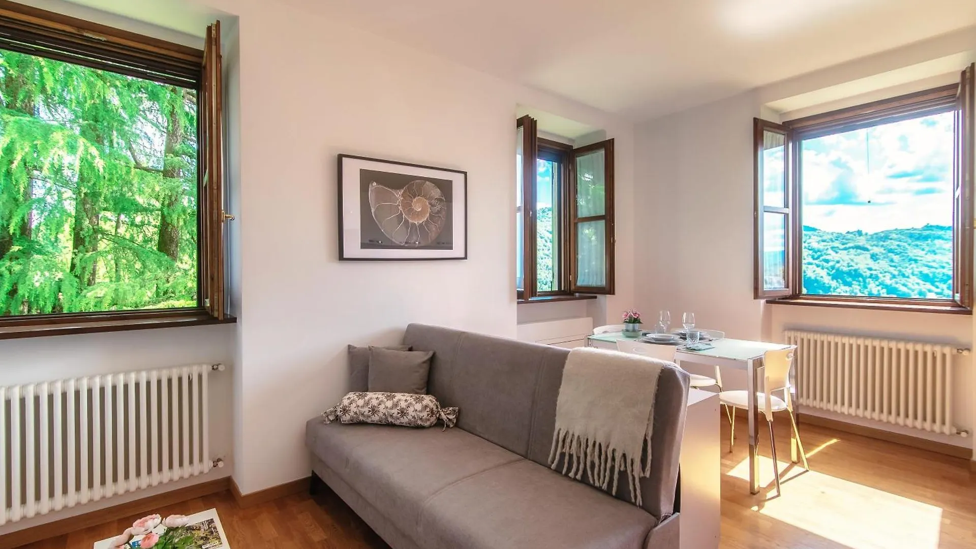 Apartment Valles & Mars Como